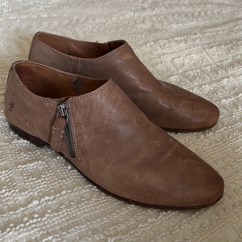 Frye Gray Tan Leather Shoe